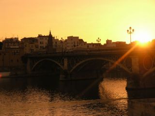 20060426064849-pa220854-sevilla-puente-triana-320x240.jpg